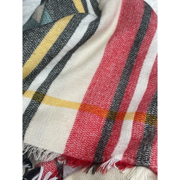 Accessory Depot Plaid blanket scarf with small fringes - Picture 5 of 8